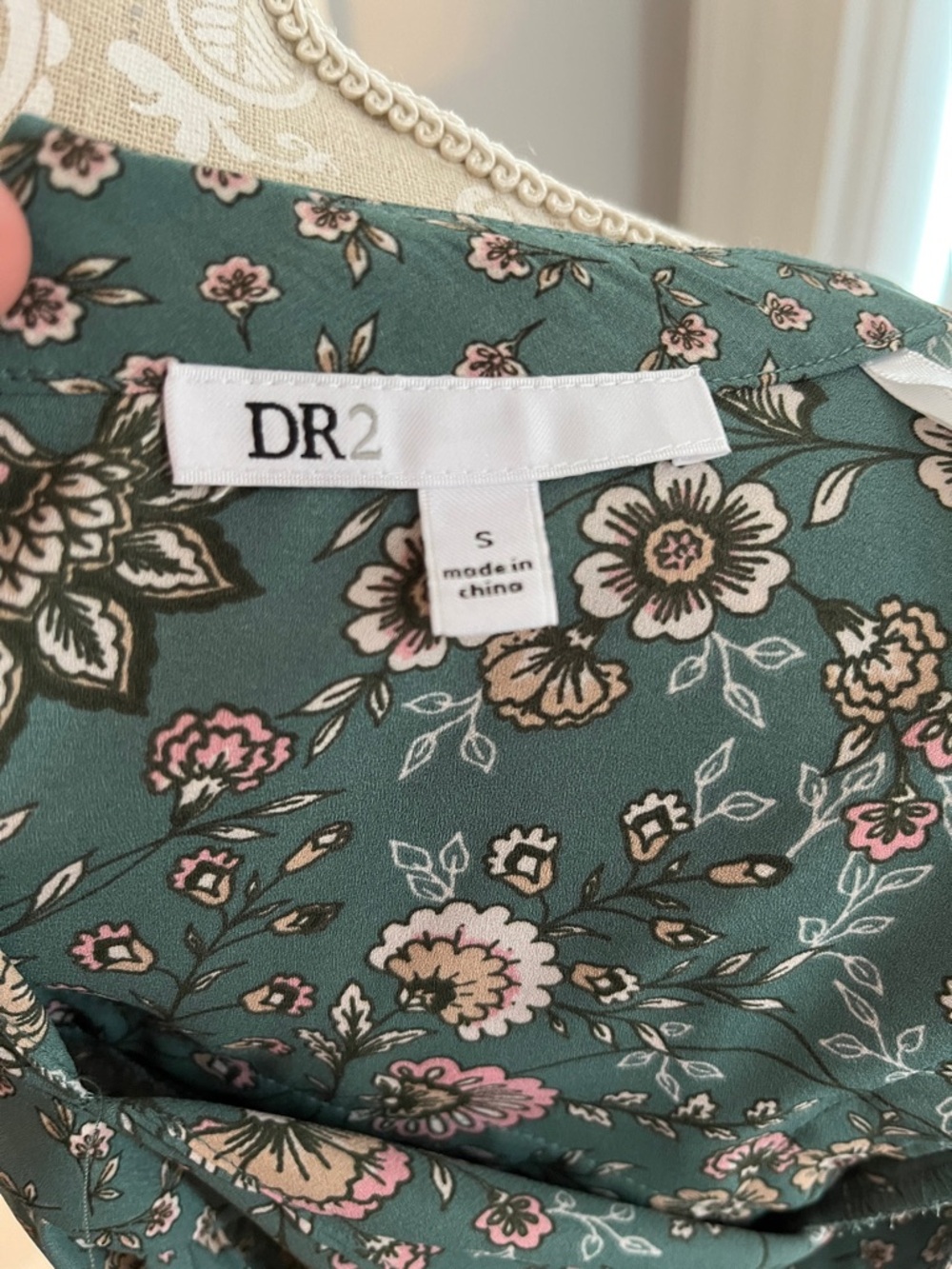 DR2 Size S Floral Ruffle Cap-Sleeve Blouse Light Green Pink - Picture 9 of 9